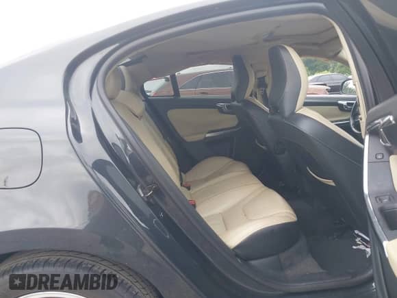 2013 Volvo S60 T5 Premier z VIN YV1612FS8D2180344, wystawiony jako IAAI lot #42863760 z przebiegiem 193 207 mil mil oraz . Historia ofert i sprzedaży dostępna na DreamBid. Obrazek 8.