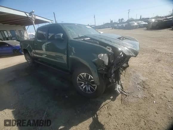 2022 Toyota Tacoma SR5 z VIN 3TMDZ5BN9NM133972, wystawiony jako Copart lot #50102025 z przebiegiem 12 598 mil mil oraz Szkoda całkowita • Salvage title. Historia ofert i sprzedaży dostępna na DreamBid. Obrazek 10.
