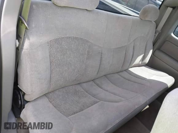 2000 Chevrolet Silverado 2500 LS z VIN 1GCFC29U8YZ144325, wystawiony jako IAAI lot #42044006 z przebiegiem 207 522 mil mil oraz . Historia ofert i sprzedaży dostępna na DreamBid. Obrazek 8.