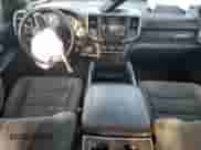 2019 Ram 1500 Big Horn z VIN 1C6SRFFTXKN868877, wystawiony jako Copart lot #72095235 z przebiegiem 139 063 mil mil oraz Szkoda całkowita • Salvage title. Historia ofert i sprzedaży dostępna na DreamBid. Obrazek 8.