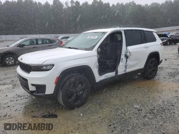 2023 Jeep Grand Cherokee Altitude z VIN 1C4RJJAG2P8794565, wystawiony jako Copart lot #69667105 z przebiegiem Nie podano mil oraz Szkoda całkowita • Salvage title. Historia ofert i sprzedaży dostępna na DreamBid. Obrazek 1.