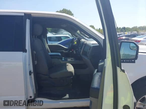 2018 Ford F-150 XL z VIN 1FTFX1E51JKE82628, wystawiony jako IAAI lot #43201475 z przebiegiem 79 461 mil mil oraz . Historia ofert i sprzedaży dostępna na DreamBid. Obrazek 5.