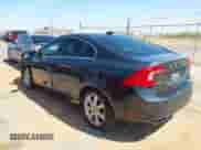 2016 Volvo S60 T5 Drive-E Premier z VIN YV126MFK4G2409957, wystawiony jako IAAI lot #41993257 z przebiegiem 102 420 mil mil oraz . Historia ofert i sprzedaży dostępna na DreamBid. Obrazek 3.