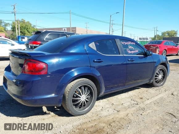 2013 Dodge Avenger SXT z VIN 1C3CDZCBXDN544568, wystawiony jako IAAI lot #43403205 z przebiegiem 144 422 mil mil oraz . Historia ofert i sprzedaży dostępna na DreamBid. Obrazek 4.