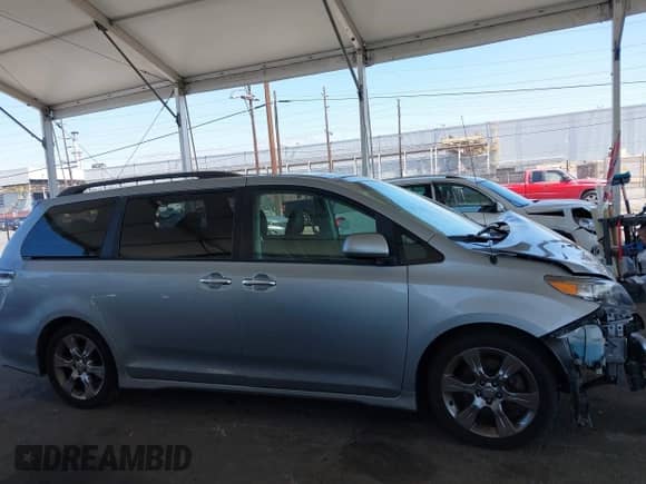 2014 Toyota Sienna SE with VIN 5TDXK3DC8ES485443, listed as a IAAI auction lot 42685176 with 91,853 mi miles and . Bid and sale history available at DreamBid. Image 14.