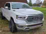 2019 Ram 1500 Longhorn z VIN 1C6SRFKT6KN700188, wystawiony jako Copart lot #90225335 z przebiegiem 119 363 mil mil oraz Czysty tytuł • Clean title. Historia ofert i sprzedaży dostępna na DreamBid. Obrazek 1.