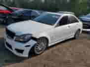 2013 Mercedes-Benz C 300 Luxury z VIN WDDGF8ABXDA751673, wystawiony jako Copart lot #68739465 z przebiegiem 211 703 mil mil oraz Czysty tytuł • Clean title. Historia ofert i sprzedaży dostępna na DreamBid. Obrazek 1.