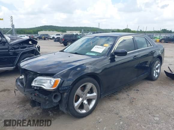 2014 Chrysler 300 с VIN 2C3CCAAG2EH124347, выставлен на аукционе IAAI как лот 42665137 с пробегом Не указан миль и . История ставок и продаж доступна на DreamBid. Изображение 17.