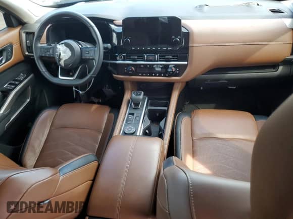 2023 Nissan Pathfinder Platinum z VIN 5N1DR3DK9PC215868, wystawiony jako Copart lot #81480735 z przebiegiem 38 188 mil mil oraz Szkoda całkowita • Salvage title. Historia ofert i sprzedaży dostępna na DreamBid. Obrazek 8.