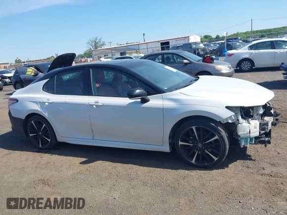 2018 Toyota Camry XSE z VIN 4T1B61HK5JU157242, wystawiony jako IAAI lot #42223076 z przebiegiem 116 738 mil mil oraz . Historia ofert i sprzedaży dostępna na DreamBid. Obrazek 13.