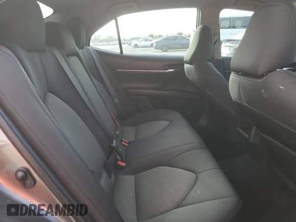 2020 Toyota Camry LE z VIN 4T1C11AK7LU372329, wystawiony jako Copart lot #84774805 z przebiegiem 92 339 mil mil oraz Nie do naprawy • Non repairable. Historia ofert i sprzedaży dostępna na DreamBid. Obrazek 10.