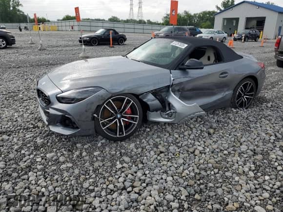 2025 BMW Z4 sDriveM40i z VIN WBAHF9C04SWY46825, wystawiony jako Copart lot #61257035 z przebiegiem Nie podano mil oraz Szkoda całkowita • Salvage title. Historia ofert i sprzedaży dostępna na DreamBid. Obrazek 1.