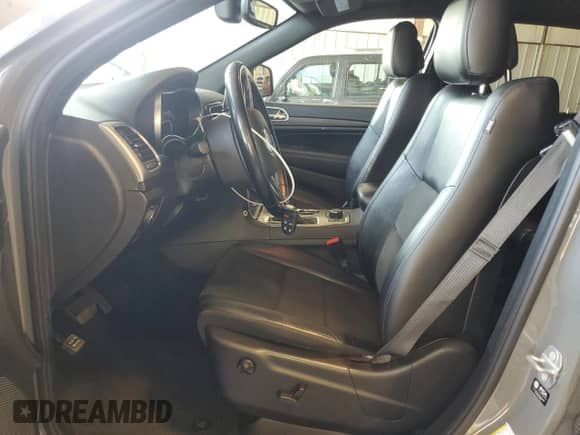 2022 Jeep Grand Cherokee Laredo X z VIN 1C4RJFAG0NC114797, wystawiony jako Copart lot #67075335 z przebiegiem 83 374 mil mil oraz Szkoda całkowita • Salvage title. Historia ofert i sprzedaży dostępna na DreamBid. Obrazek 7.