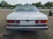 1982 Mercedes-Benz 300 z VIN WDBAB53A2CB000735, wystawiony jako Copart lot #55558185 z przebiegiem 176 245 mil mil oraz Czysty tytuł • Clean title. Historia ofert i sprzedaży dostępna na DreamBid. Obrazek 6.