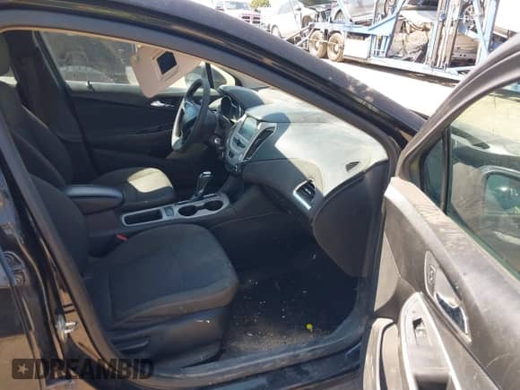 2018 Chevrolet Cruze LS с VIN 1G1BC5SM5J7143234, выставлен на аукционе IAAI как лот 43128872 с пробегом 150 109 миль миль и . История ставок и продаж доступна на DreamBid. Изображение 5.