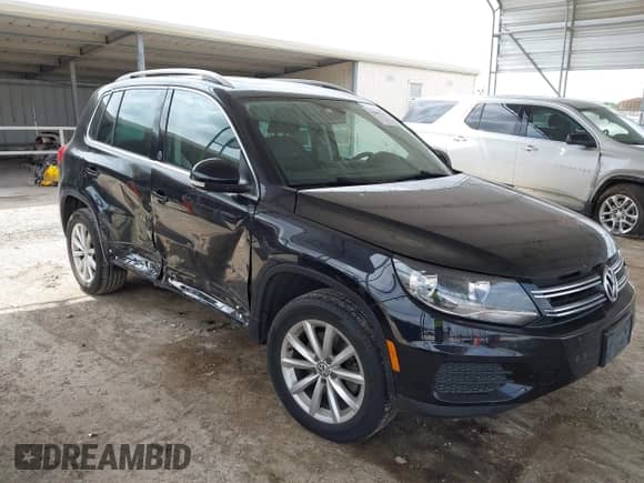 2017 Volkswagen Tiguan Wolfsburg Edition z VIN WVGRV7AX5HW501063, wystawiony jako IAAI lot #42099362 z przebiegiem 76 597 mil mil oraz . Historia ofert i sprzedaży dostępna na DreamBid. Obrazek 1.
