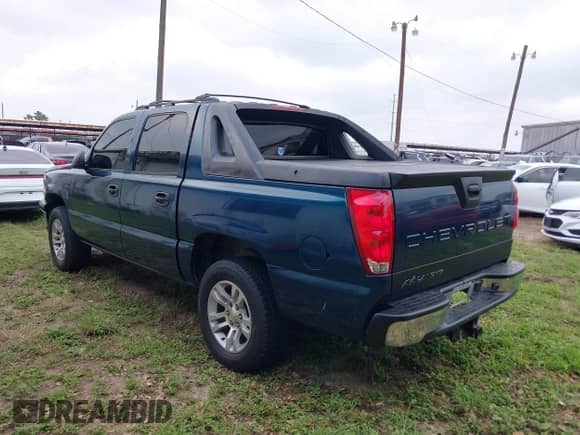 2006 Chevrolet Avalanche LS with VIN 3GNEC12Z36G102306, listed as a IAAI auction lot 41945311 with 275,895 mi miles and . Bid and sale history available at DreamBid. Image 3.