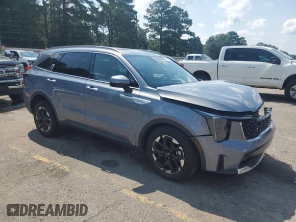 2024 Kia Sorento S with VIN 5XYRL4JC0RG298927, listed as a Copart auction lot 69260895 with 8,847 mi miles and Salvage title. Bid and sale history available at DreamBid. Image 4.