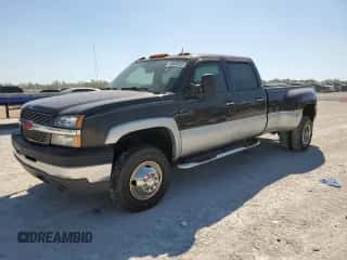2004 Chevrolet Silverado 3500 DRW LT z VIN 1GCJK33274F219540, wystawiony jako Copart lot #49904855 z przebiegiem 85 967 mil mil oraz Czysty tytuł • Clean title. Historia ofert i sprzedaży dostępna na DreamBid. Obrazek 1.