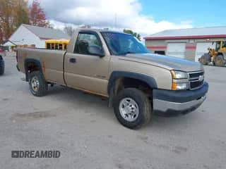 2007 Chevrolet Silverado 2500HD LT1 z VIN 1GCHK24U57E181955, wystawiony jako IAAI lot #43524098 z przebiegiem 120 652 mil mil oraz . Historia ofert i sprzedaży dostępna na DreamBid. Obrazek 1.