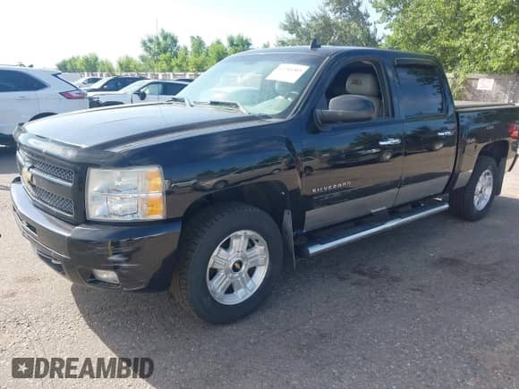 2011 Chevrolet Silverado 1500 LTZ z VIN 3GCPKTE25BG142685, wystawiony jako IAAI lot #42784503 z przebiegiem 220 002 mil mil oraz . Historia ofert i sprzedaży dostępna na DreamBid. Obrazek 2.