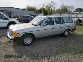 1985 Mercedes-Benz 300 с VIN WDBAB93C5FF030673, выставлен на аукционе Copart как лот 52360325 с пробегом 171 214 миль миль и Чистый • Clean title. История ставок и продаж доступна на DreamBid. Изображение 1.