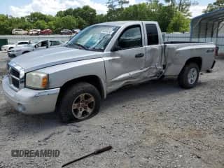 2006 Dodge Dakota SLT with VIN 1D7HW42K96S648558, listed as a Copart auction lot 56356245 with 63,895 mi miles and Salvage title. Bid and sale history available at DreamBid. Image 1.