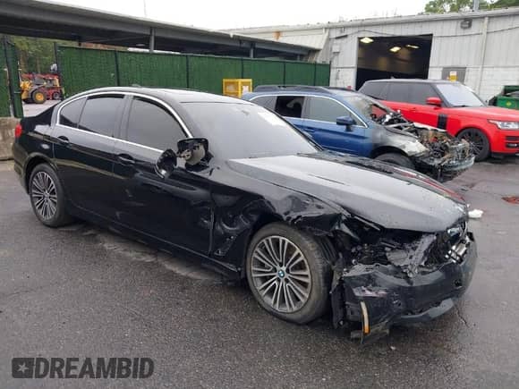 2019 BMW 5 Series 540i xDrive z VIN WBAJE7C50KG892831, wystawiony jako IAAI lot #39857392 z przebiegiem 78 200 mil mil oraz . Historia ofert i sprzedaży dostępna na DreamBid. Obrazek 1.