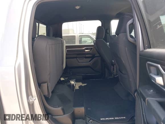 2022 Ram 1500 Big Horn z VIN 1C6RREFT2NN253608, wystawiony jako IAAI lot #42020587 z przebiegiem 44 509 mil mil oraz . Historia ofert i sprzedaży dostępna na DreamBid. Obrazek 8.