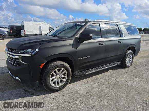 2021 Chevrolet Suburban LT with VIN 1GNSKCKD5MR215807, listed as a Copart auction lot 84585715 with 135,611 mi miles and Clean title. Bid and sale history available at DreamBid. Image 1.