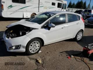 2015 Ford Fiesta S z VIN 3FADP4TJ1FM222163, wystawiony jako Copart lot #85644915 z przebiegiem 51 032 mil mil oraz Czysty tytuł • Clean title. Historia ofert i sprzedaży dostępna na DreamBid. Obrazek 1.