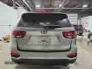 2019 Kia Sorento L z VIN 5XYPG4A3XKG525347, wystawiony jako Copart lot #84659405 z przebiegiem 99 005 mil mil oraz Szkoda całkowita • Salvage title. Historia ofert i sprzedaży dostępna na DreamBid. Obrazek 6.