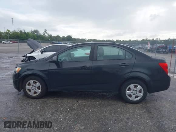 2015 Chevrolet Sonic LS с VIN 1G1JA5SH8F4155746, выставлен на аукционе IAAI как лот 43366411 с пробегом 101 342 миль миль и . История ставок и продаж доступна на DreamBid. Изображение 14.