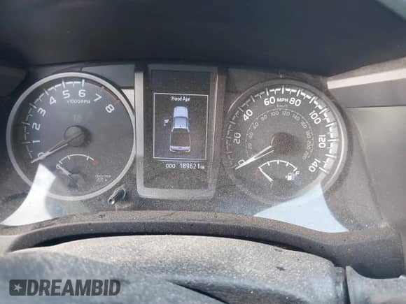 2017 Toyota Tacoma SR5 z VIN 3TMCZ5AN6HM071965, wystawiony jako IAAI lot #43423848 z przebiegiem 189 621 mil mil oraz . Historia ofert i sprzedaży dostępna na DreamBid. Obrazek 7.