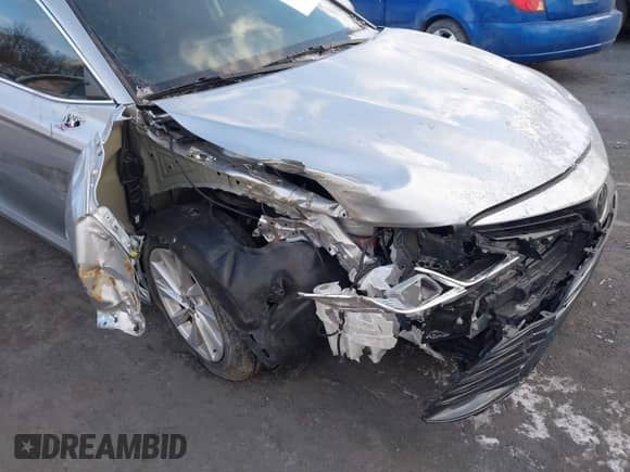 2021 Toyota Camry LE z VIN 4T1C11AK7MU545056, wystawiony jako IAAI lot #41264701 z przebiegiem 59 306 mil mil oraz . Historia ofert i sprzedaży dostępna na DreamBid. Obrazek 6.