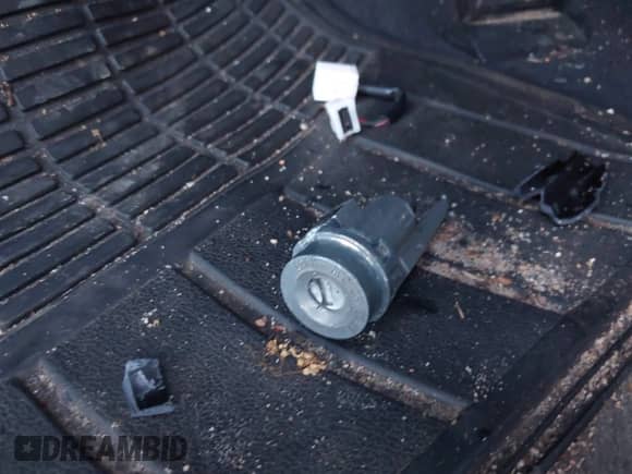 2017 Kia Sorento LX with VIN 5XYPG4A36HG259429, listed as a IAAI auction lot 41948637 with 150,151 mi miles and . Bid and sale history available at DreamBid. Image 11.