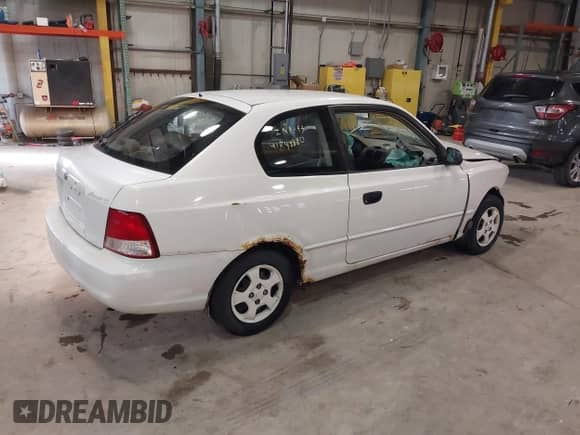 2000 Hyundai Accent z VIN KMHCG35G4YU024317, wystawiony jako IAAI lot #41848880 z przebiegiem Nie podano mil oraz . Historia ofert i sprzedaży dostępna na DreamBid. Obrazek 4.