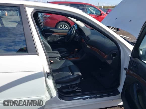 2003 BMW 5 Series 530i с VIN WBADT63473CK35831, выставлен на аукционе IAAI как лот 43492797 с пробегом 262 943 миль миль и . История ставок и продаж доступна на DreamBid. Изображение 5.