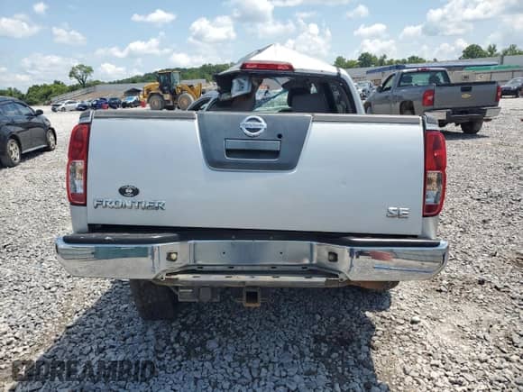 2007 Nissan Frontier SE z VIN 1N6AD07U17C448870, wystawiony jako Copart lot #62412465 z przebiegiem Nie podano mil oraz Nie do naprawy • Non repairable. Historia ofert i sprzedaży dostępna na DreamBid. Obrazek 6.