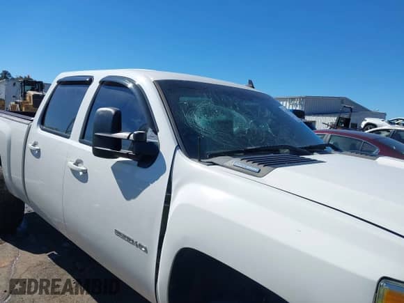 2010 Chevrolet Silverado 2500HD LTZ z VIN 1GC4KYB64AF100614, wystawiony jako IAAI lot #43478666 z przebiegiem 200 984 mil mil oraz . Historia ofert i sprzedaży dostępna na DreamBid. Obrazek 17.