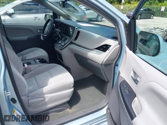 2017 Toyota Sienna LE Auto Access Seat с VIN 5TDKZ3DC6HS888752, выставлен на аукционе IAAI как лот 43216076 с пробегом 105 314 миль миль и . История ставок и продаж доступна на DreamBid. Изображение 5.