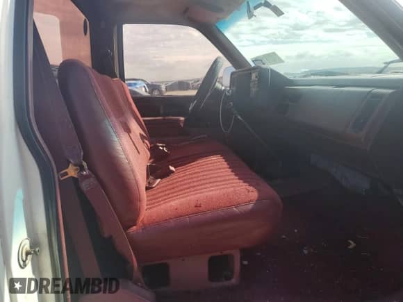 1989 Chevrolet Silverado 2500 z VIN 1GCGC24K2KE265182, wystawiony jako Copart lot #43181655 z przebiegiem 224 959 mil mil oraz Szkoda całkowita • Salvage title. Historia ofert i sprzedaży dostępna na DreamBid. Obrazek 10.