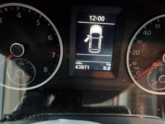 2010 Volkswagen Tiguan с VIN WVGBV9AX1AW510300, выставлен на аукционе Copart как лот 49428965 с пробегом 63 871 миль миль и Списание • Salvage title. История ставок и продаж доступна на DreamBid. Изображение 9.