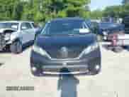 2013 Toyota Sienna SE с VIN 5TDXK3DC0DS357678, выставлен на аукционе IAAI как лот 42659483 с пробегом 150 566 миль миль и . История ставок и продаж доступна на DreamBid. Изображение 12.