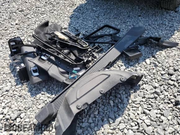 2021 Jeep Wrangler Unlimited Sahara Altitude z VIN 1C4HJXEG6MW736815, wystawiony jako Copart lot #64779455 z przebiegiem 56 496 mil mil oraz Szkoda całkowita • Salvage title. Historia ofert i sprzedaży dostępna na DreamBid. Obrazek 13.