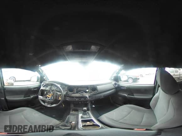 2019 Toyota Tacoma SR5 с VIN 3TMAZ5CN3KM104917, выставлен на аукционе IAAI как лот 43210298 с пробегом 136 976 миль миль и . История ставок и продаж доступна на DreamBid. Изображение 23.