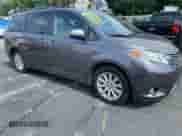 2015 Toyota Sienna Limited с VIN 5TDDK3DC4FS117555, выставлен на аукционе Copart как лот 91063965 с пробегом 141 188 миль миль и Чистый • Clean title. История ставок и продаж доступна на DreamBid. Изображение 1.