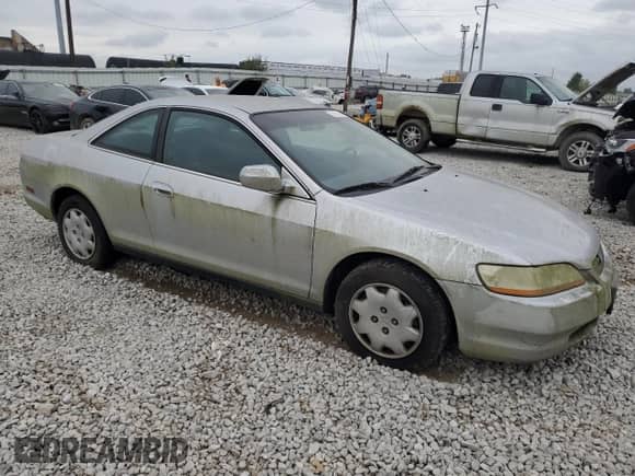 1999 Honda Accord LX z VIN 1HGCG3247XA027860, wystawiony jako Copart lot #73058584 z przebiegiem Nie podano mil oraz Czysty tytuł • Clean title. Historia ofert i sprzedaży dostępna na DreamBid. Obrazek 4.