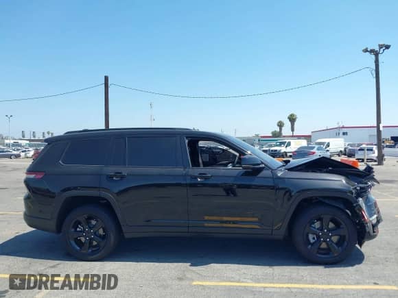 2025 Jeep Grand Cherokee Limited with VIN 1C4RJKBG1S8646906, listed as a IAAI auction lot 42466166 with 2,151 mi miles and . Bid and sale history available at DreamBid. Image 13.