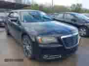2013 Chrysler 300 S с VIN 2C3CCABT4DH727357, выставлен на аукционе IAAI как лот 41910120 с пробегом 232 421 миль миль и . История ставок и продаж доступна на DreamBid. Изображение 1.